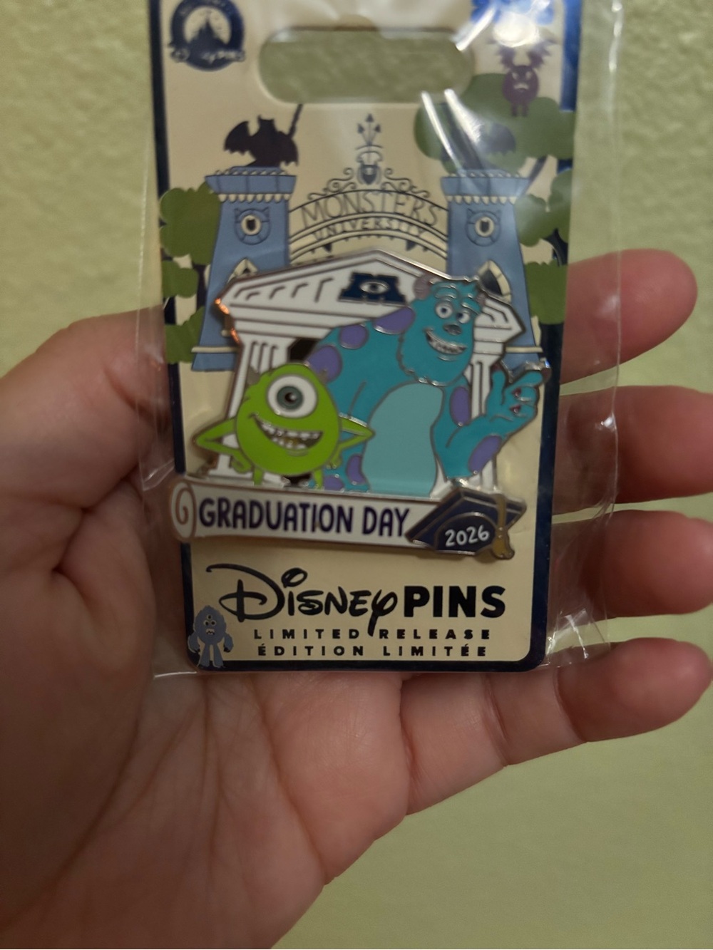 Disney Graduation Pin - Picture 2 of 4